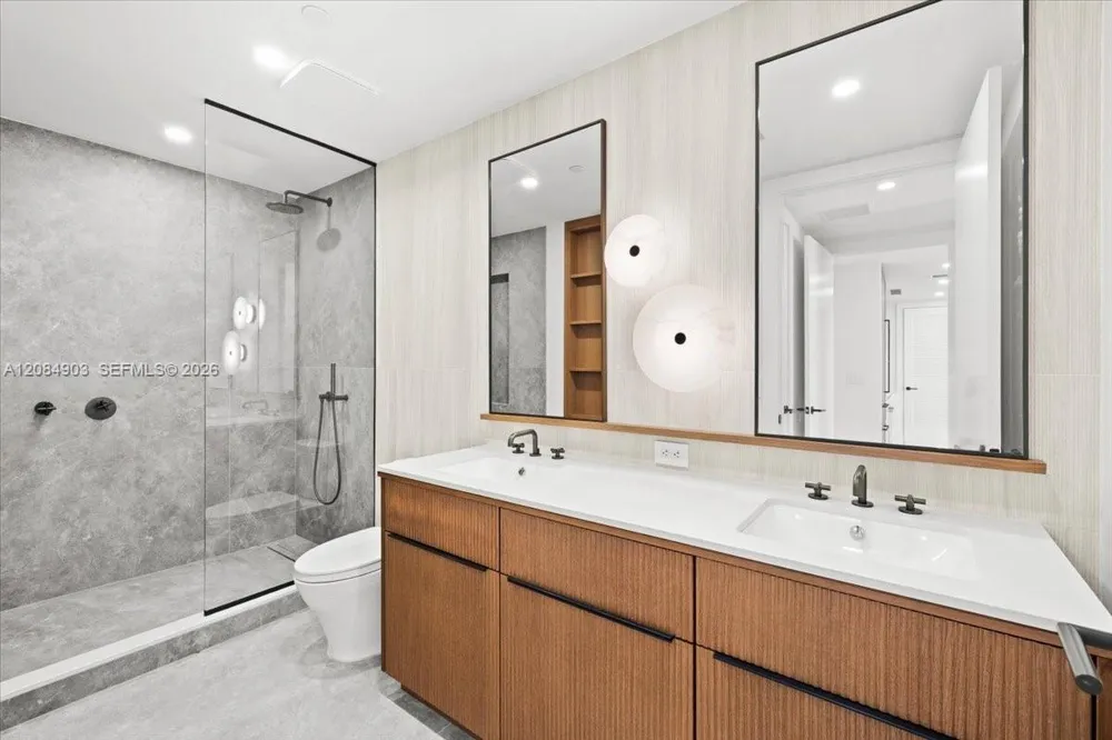 2200 Brickell Avenue #422 Miami, FL 33129