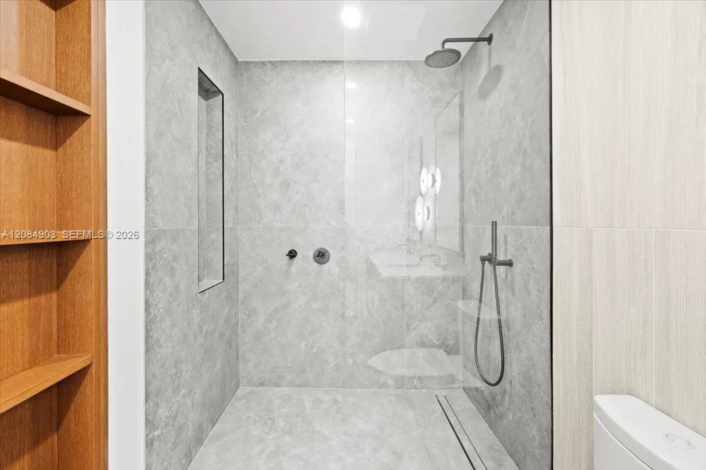2200 Brickell Avenue #422 Miami, FL 33129