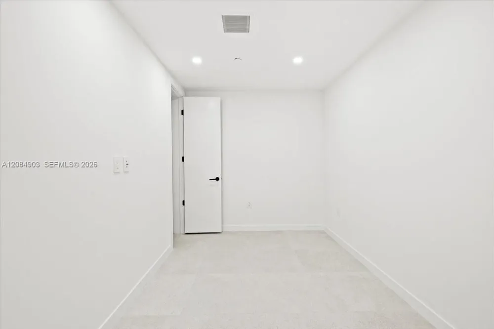 2200 Brickell Avenue #422 Miami, FL 33129