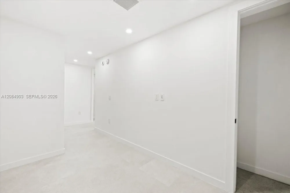 2200 Brickell Avenue #422 Miami, FL 33129