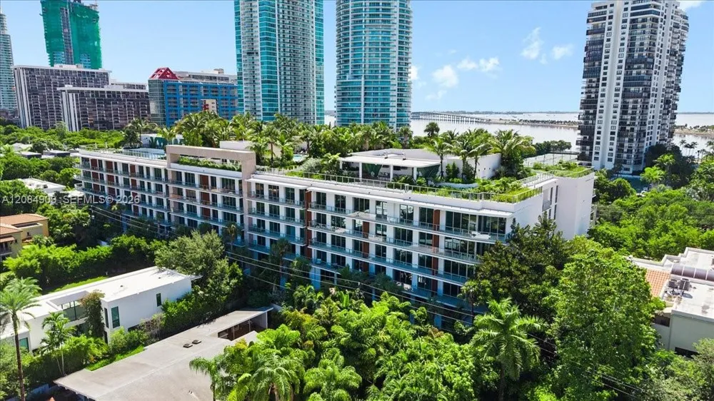 2200 Brickell Avenue #422 Miami, FL 33129
