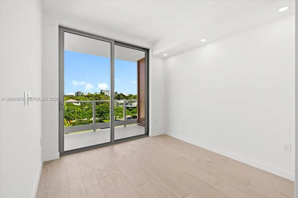 2200 Brickell Avenue #422 Miami, FL 33129