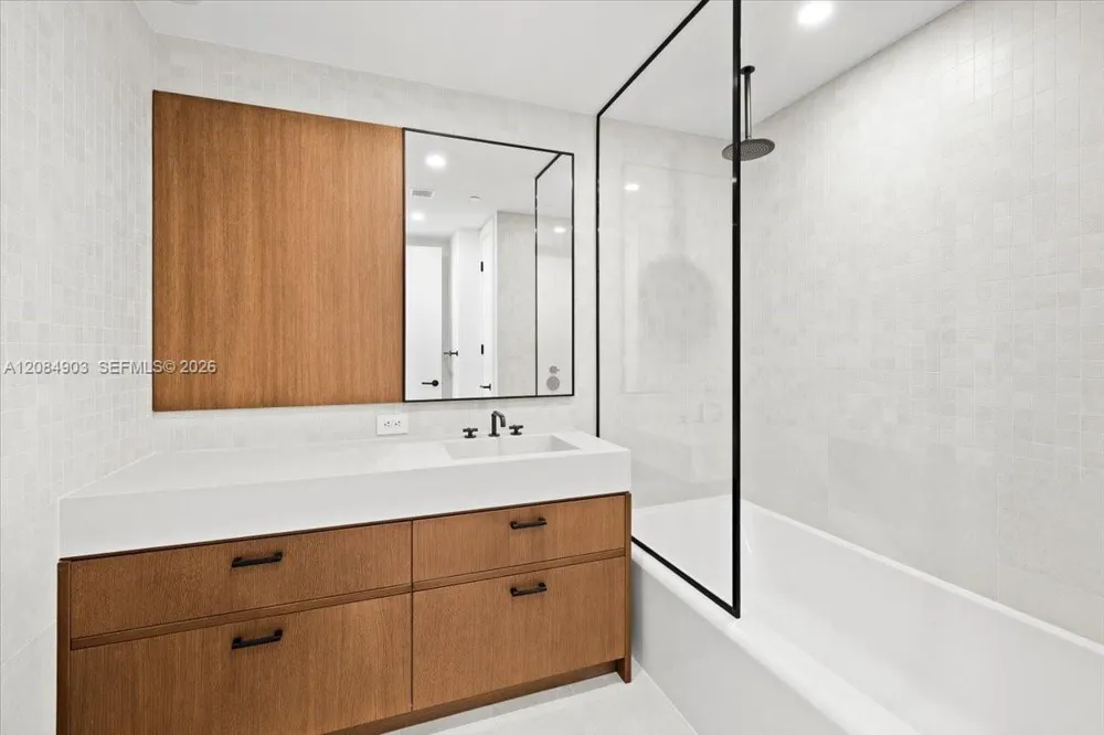 2200 Brickell Avenue #422 Miami, FL 33129