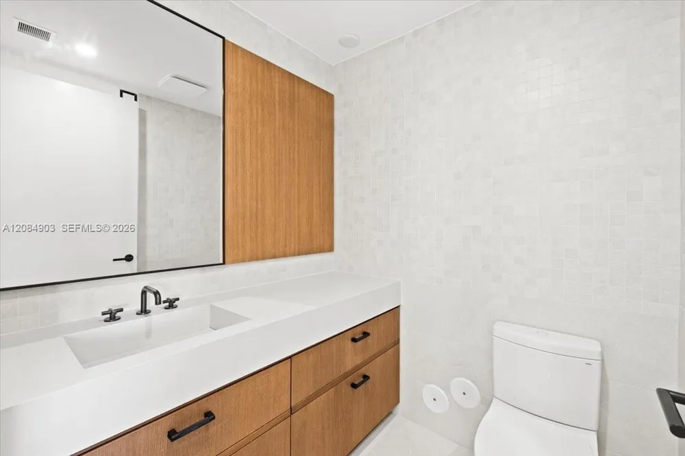 2200 Brickell Avenue #422 Miami, FL 33129