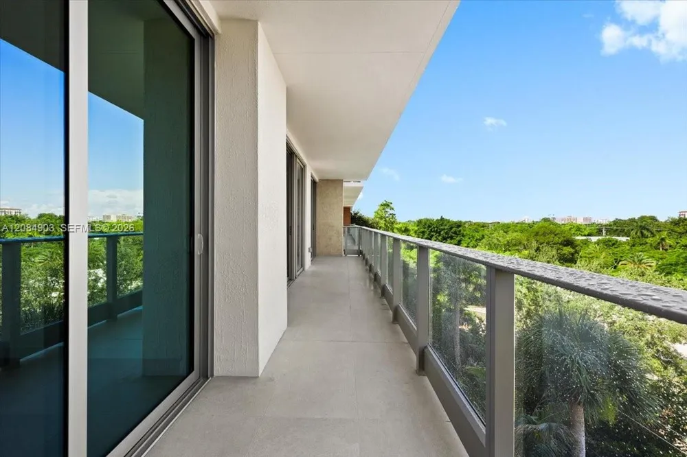 2200 Brickell Avenue #422 Miami, FL 33129
