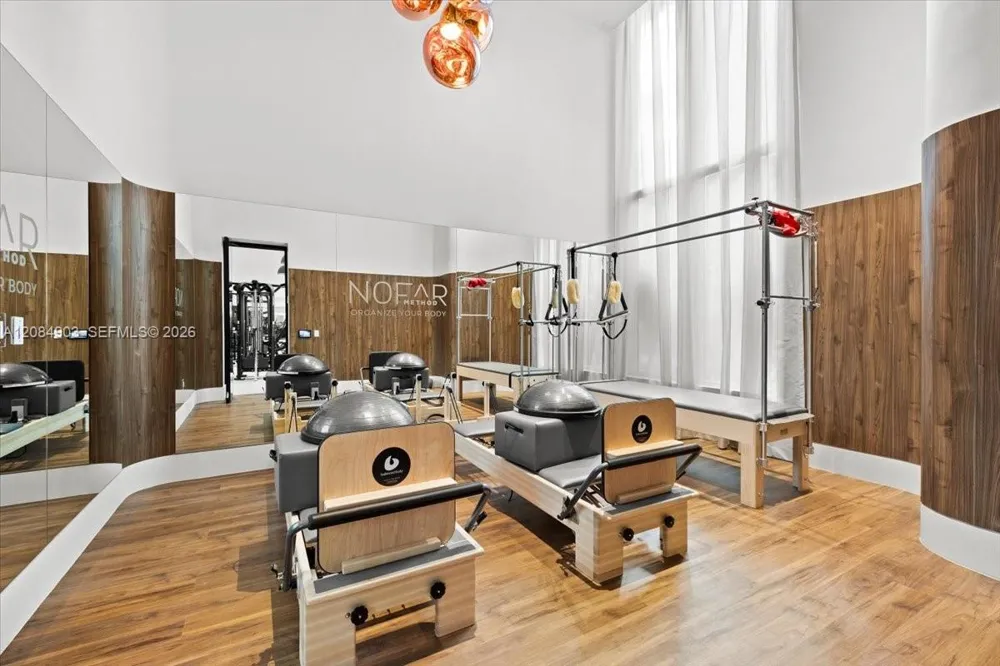 2200 Brickell Avenue #422 Miami, FL 33129