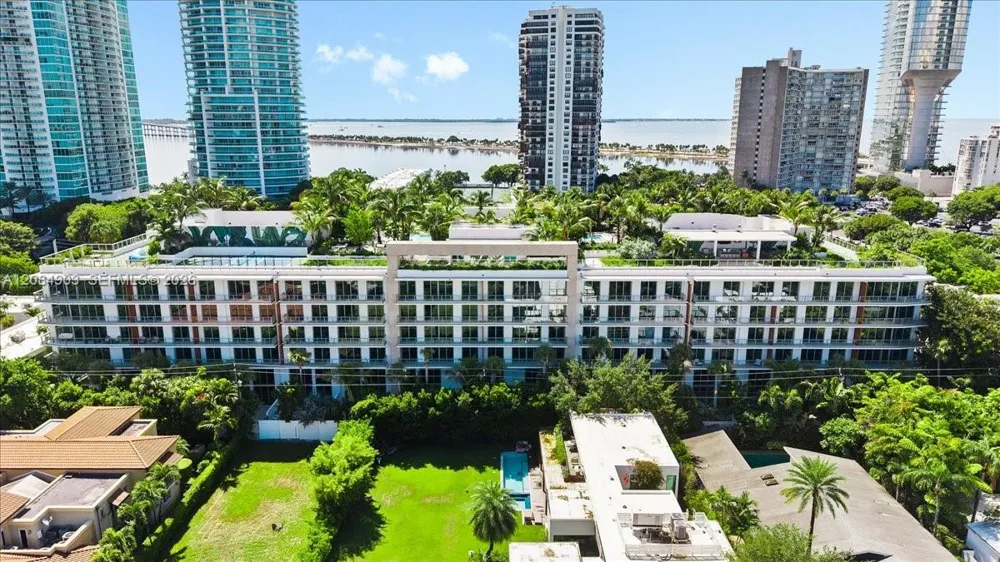 2200 Brickell Avenue #422 Miami, FL 33129