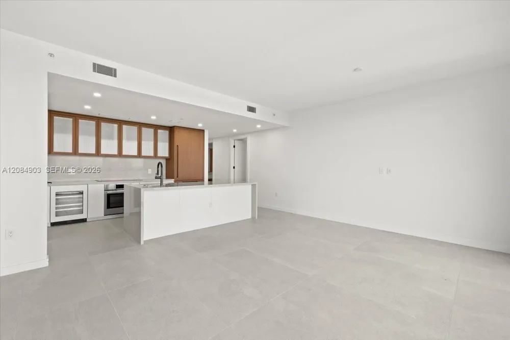 2200 Brickell Avenue #422 Miami, FL 33129