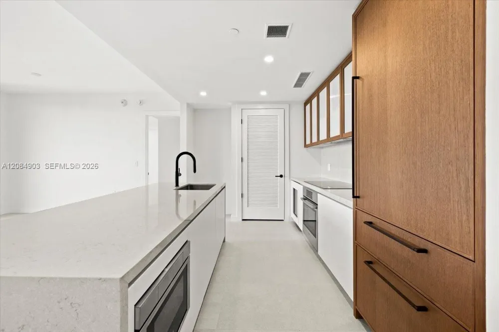 2200 Brickell Avenue #422 Miami, FL 33129