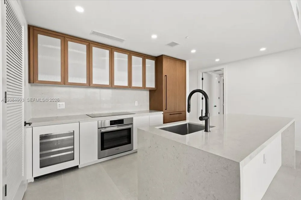 2200 Brickell Avenue #422 Miami, FL 33129