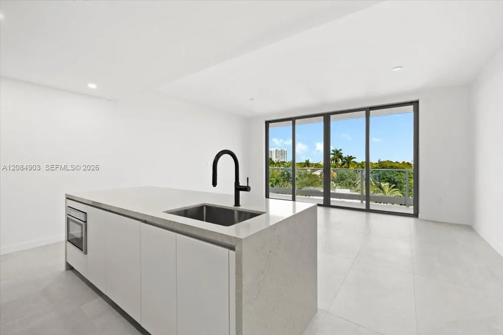 2200 Brickell Avenue #422 Miami, FL 33129