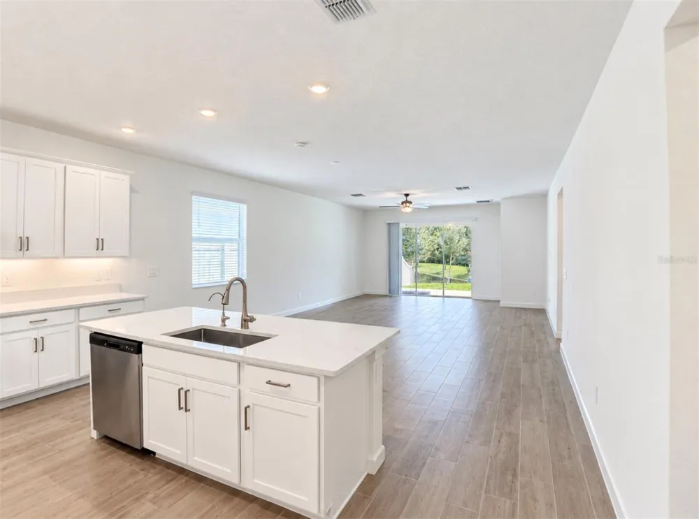 10060 BANYAN BREEZE BOULEVARD Land O Lakes, FL 34638