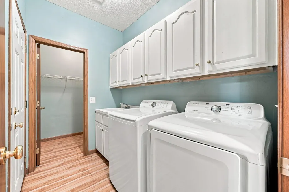 833 Southcross Drive E Burnsville, MN 55306