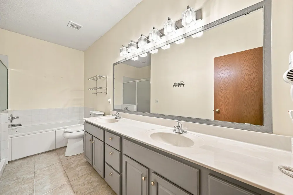 833 Southcross Drive E Burnsville, MN 55306