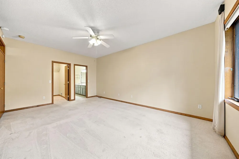 833 Southcross Drive E Burnsville, MN 55306