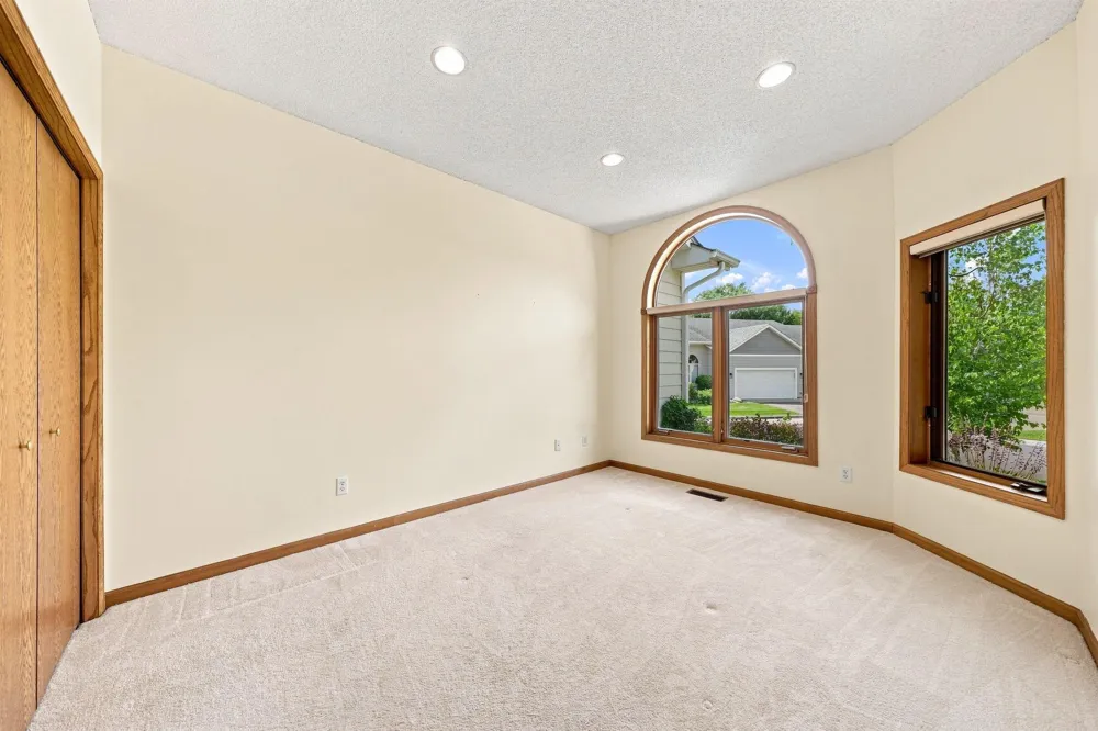 833 Southcross Drive E Burnsville, MN 55306