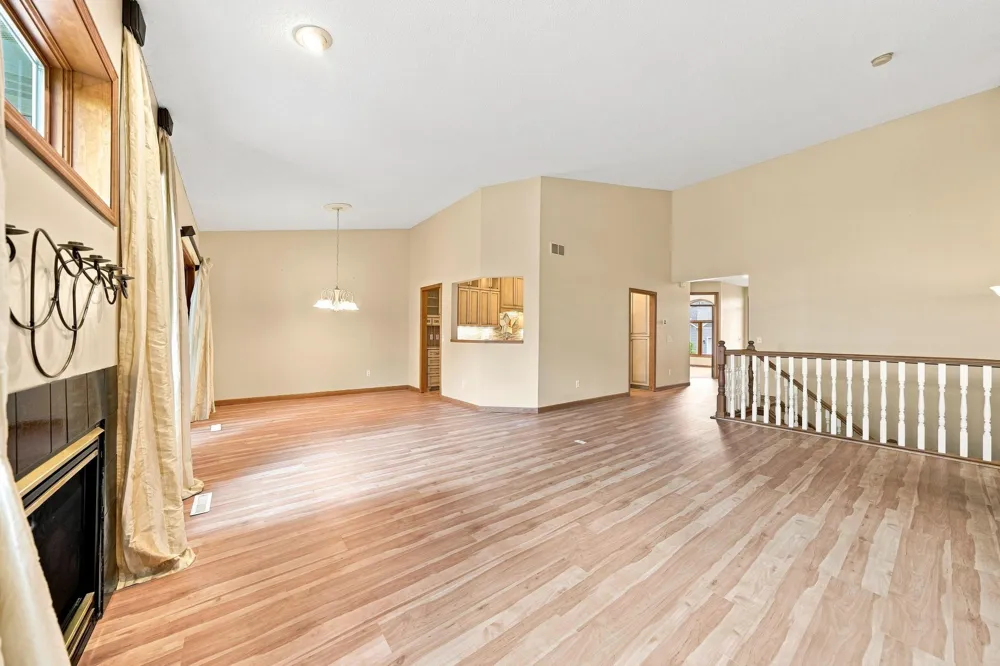 833 Southcross Drive E Burnsville, MN 55306