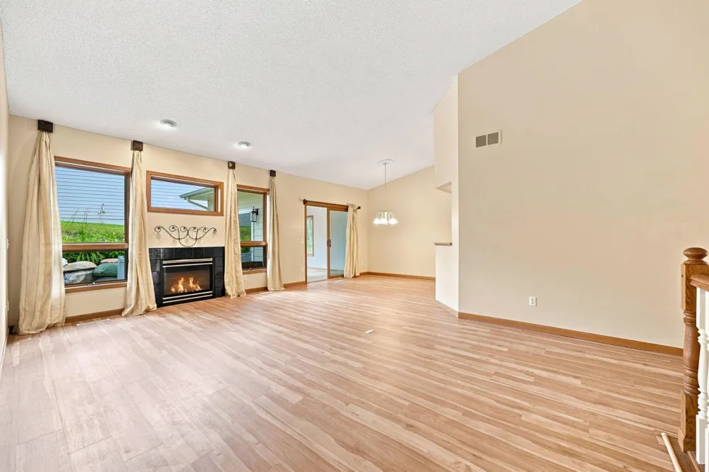 833 Southcross Drive E Burnsville, MN 55306