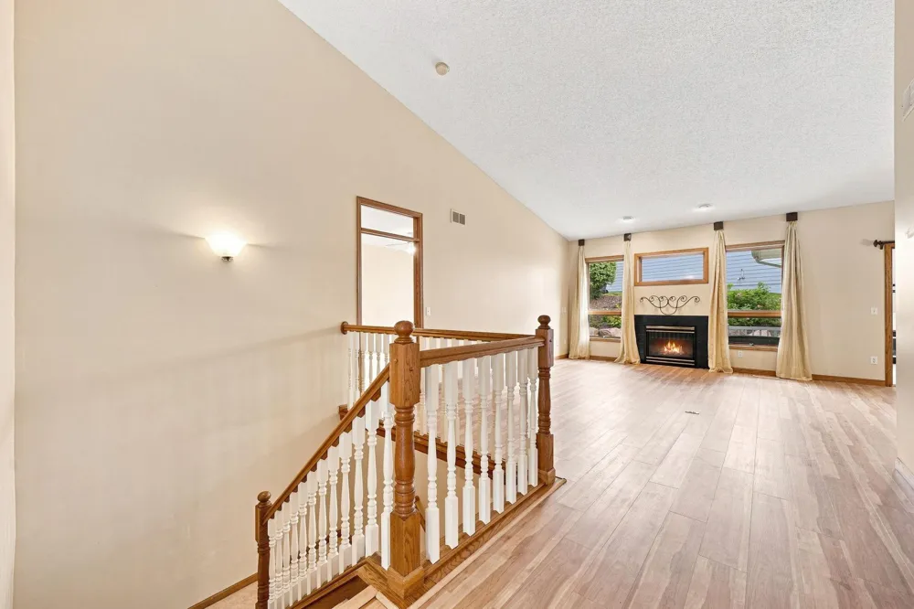 833 Southcross Drive E Burnsville, MN 55306