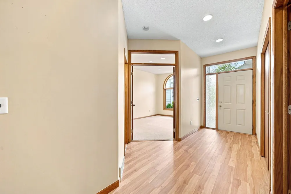 833 Southcross Drive E Burnsville, MN 55306