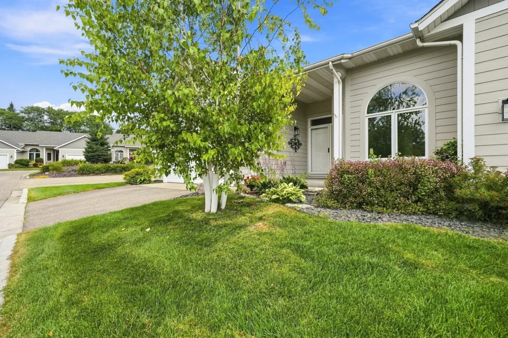 833 Southcross Drive E Burnsville, MN 55306