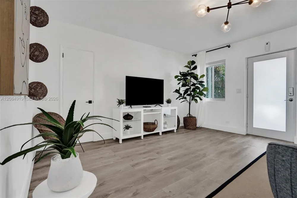 1440 16th St #3 Miami Beach, FL 33139