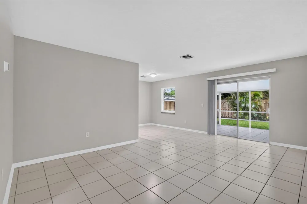 1058 Fernlea Drive West Palm Beach, FL 33417