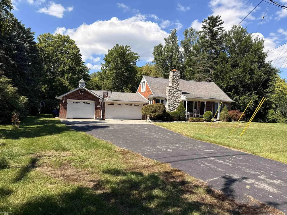 38545 Riverside Drive Clinton Charter Township, MI 48036