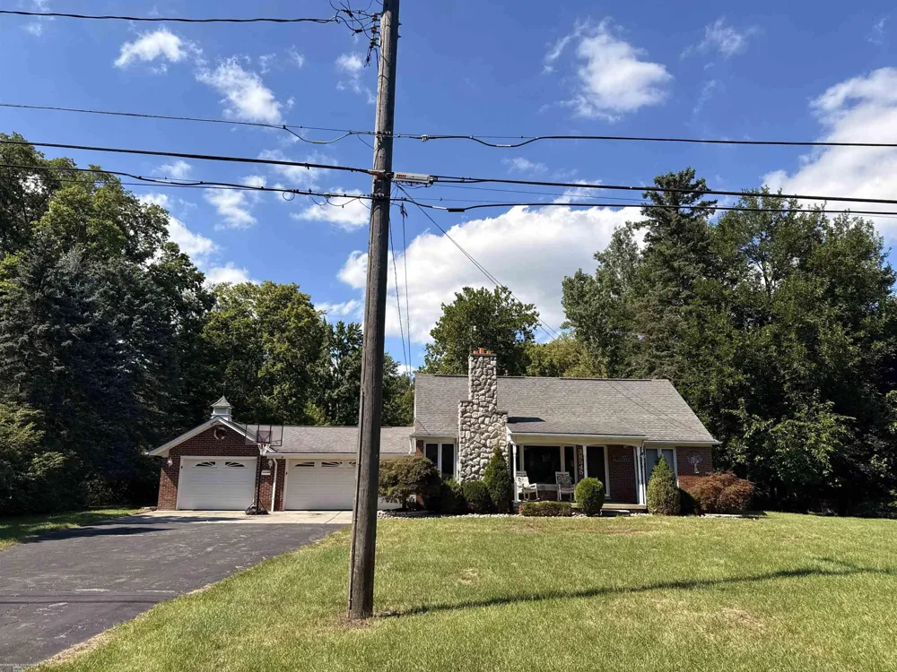 38545 Riverside Drive Clinton Charter Township, MI 48036