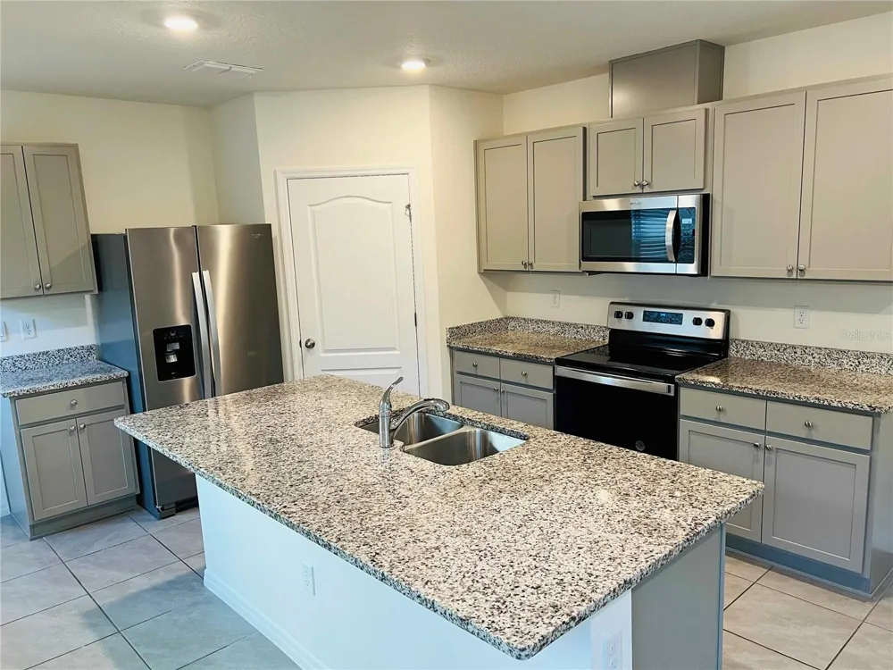 2642 ANGEL FALLS DR Davenport, FL 33837