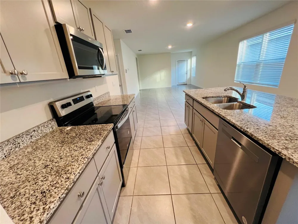 2642 ANGEL FALLS DR Davenport, FL 33837