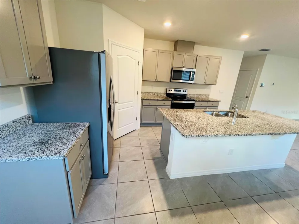 2642 ANGEL FALLS DR Davenport, FL 33837