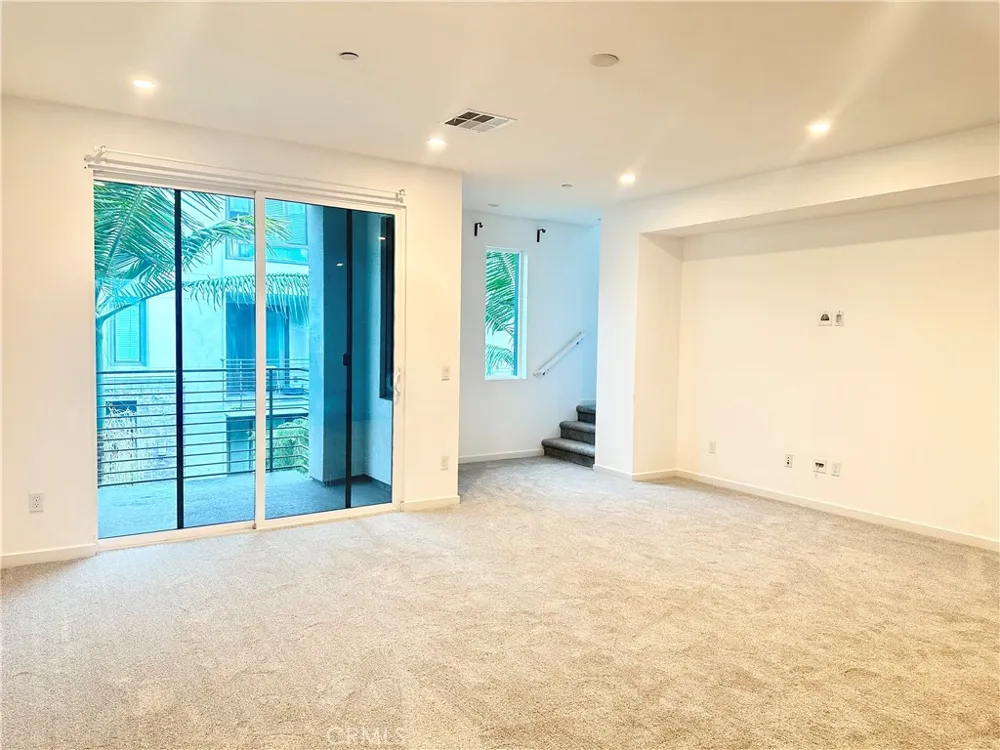 126 Schick Irvine, CA 92614