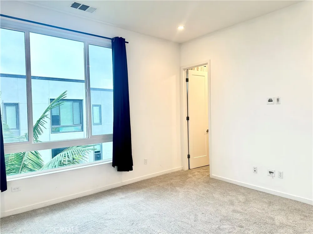 126 Schick Irvine, CA 92614
