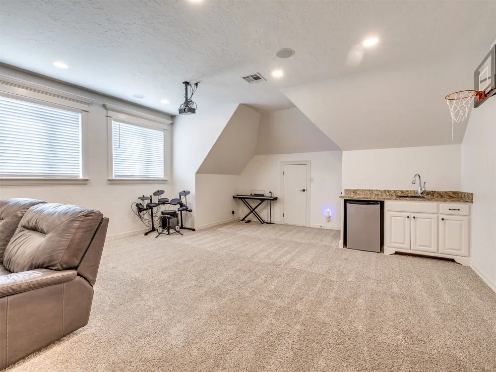 18544 E Crooked Oak Drive Owasso, OK 74055