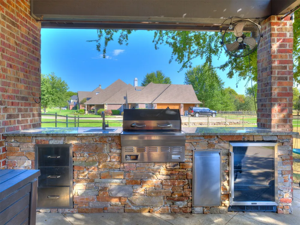 18544 E Crooked Oak Drive Owasso, OK 74055