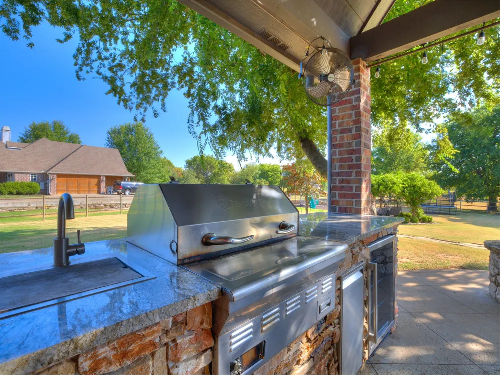18544 E Crooked Oak Drive Owasso, OK 74055