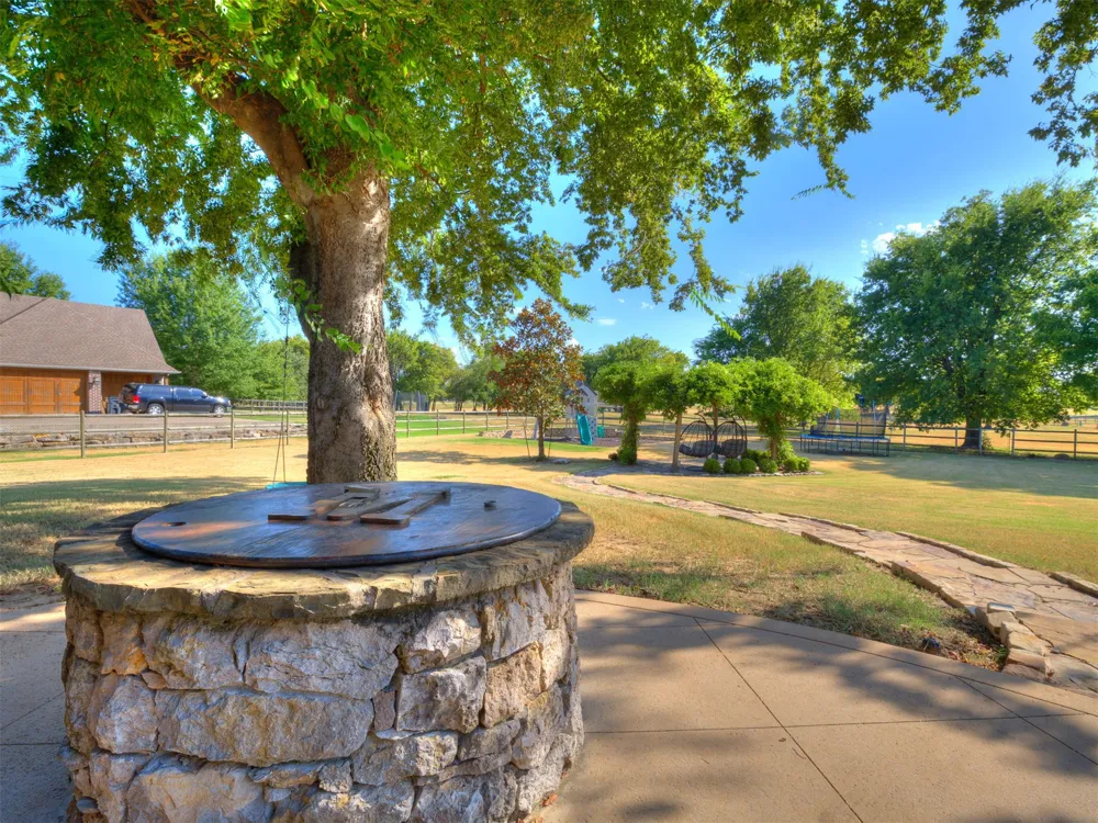 18544 E Crooked Oak Drive Owasso, OK 74055
