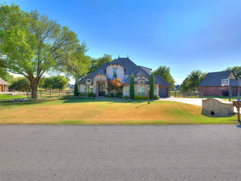 18544 E Crooked Oak Drive Owasso, OK 74055