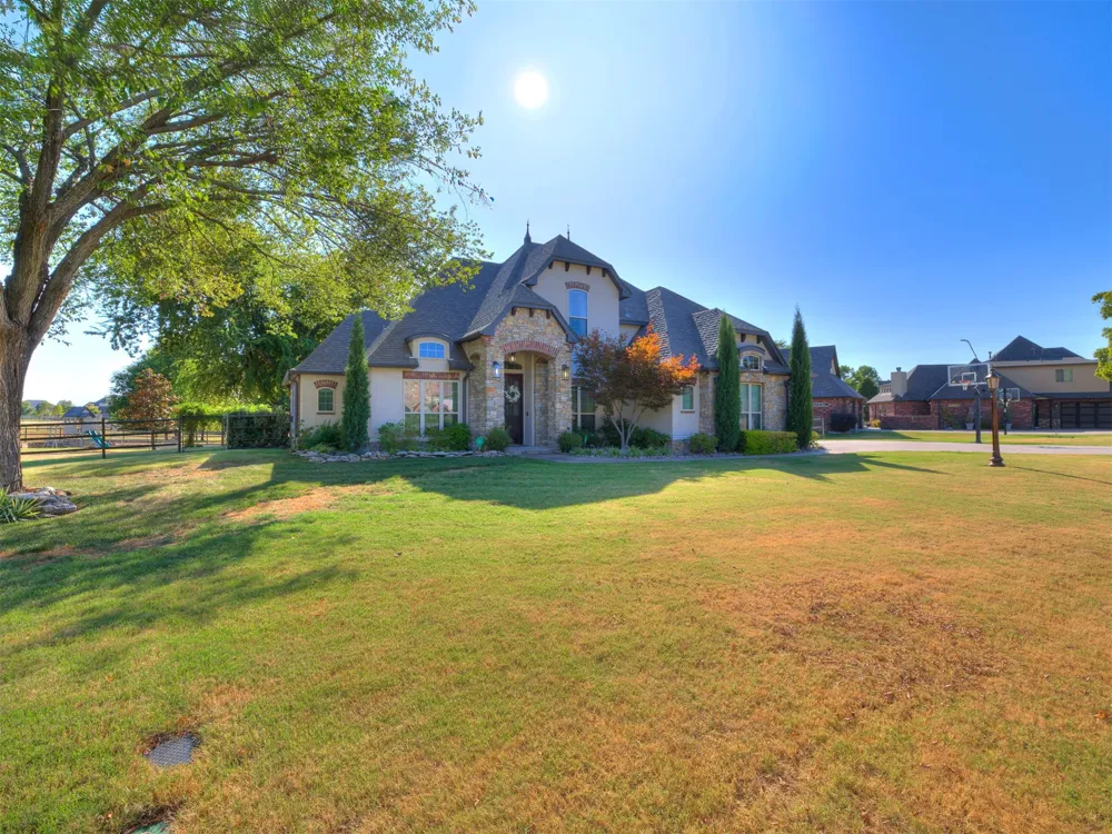 18544 E Crooked Oak Drive Owasso, OK 74055