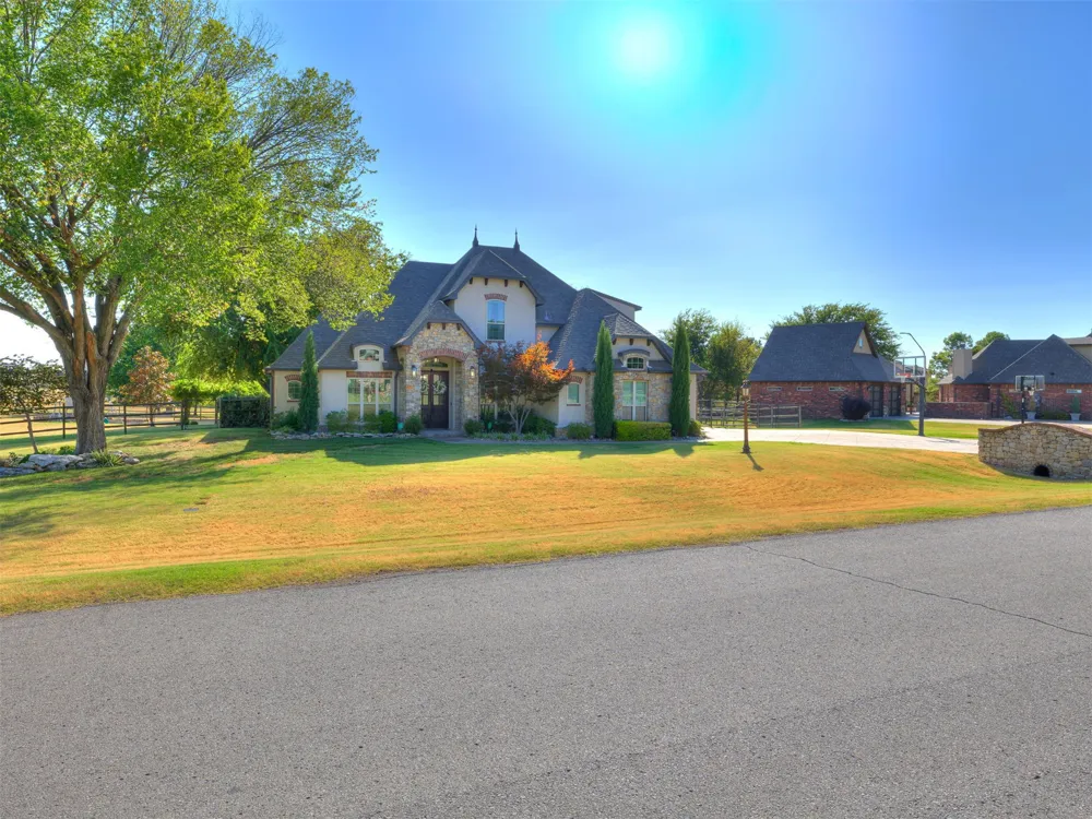 18544 E Crooked Oak Drive Owasso, OK 74055