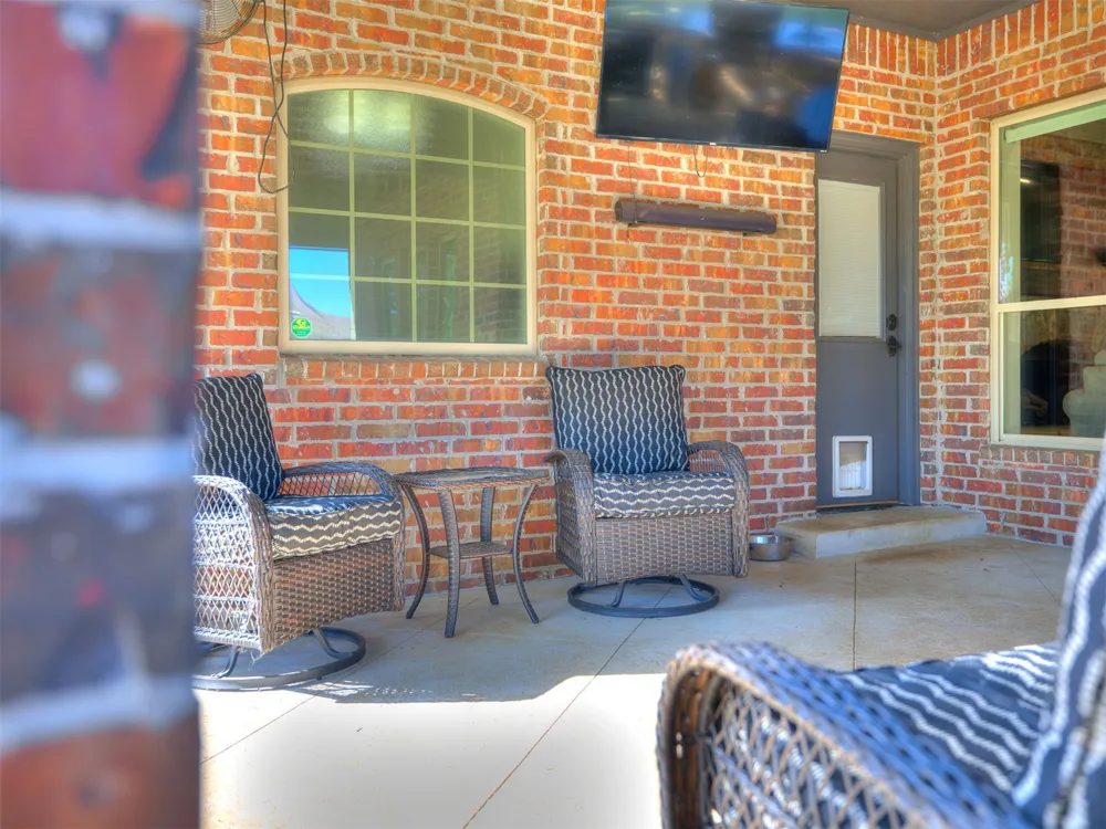 18544 E Crooked Oak Drive Owasso, OK 74055