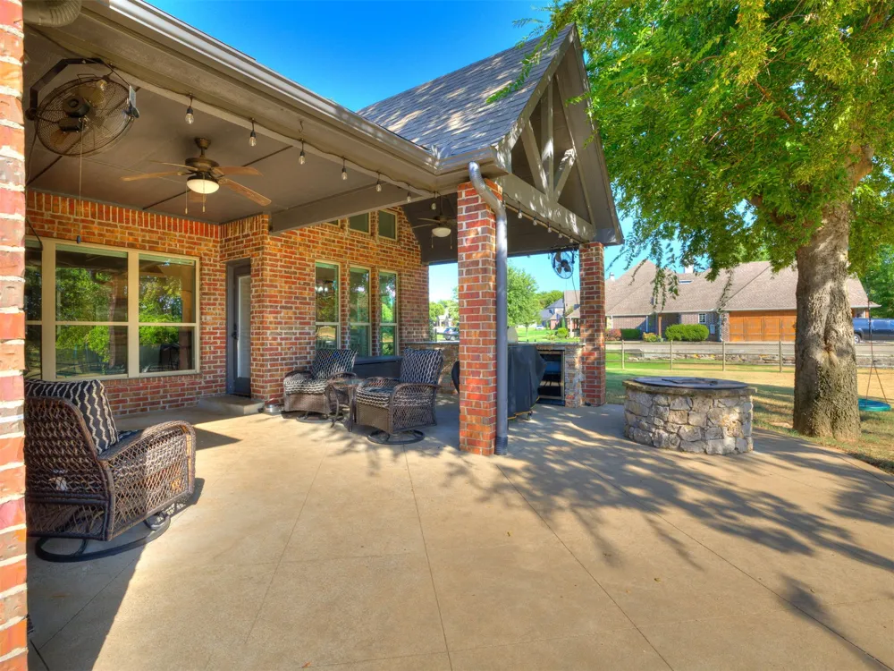 18544 E Crooked Oak Drive Owasso, OK 74055