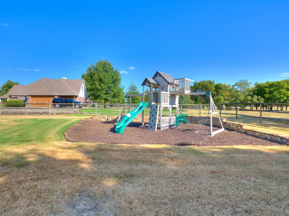 18544 E Crooked Oak Drive Owasso, OK 74055