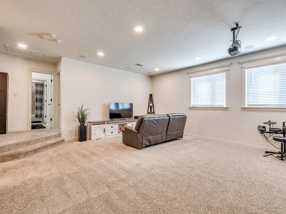 18544 E Crooked Oak Drive Owasso, OK 74055