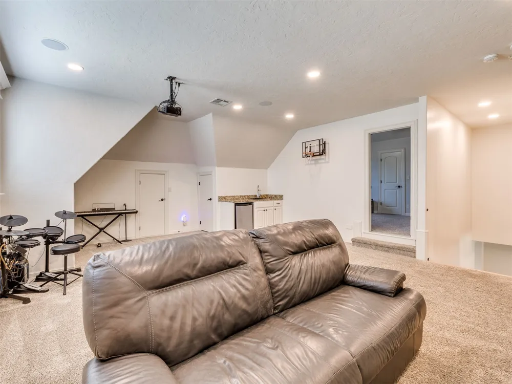18544 E Crooked Oak Drive Owasso, OK 74055