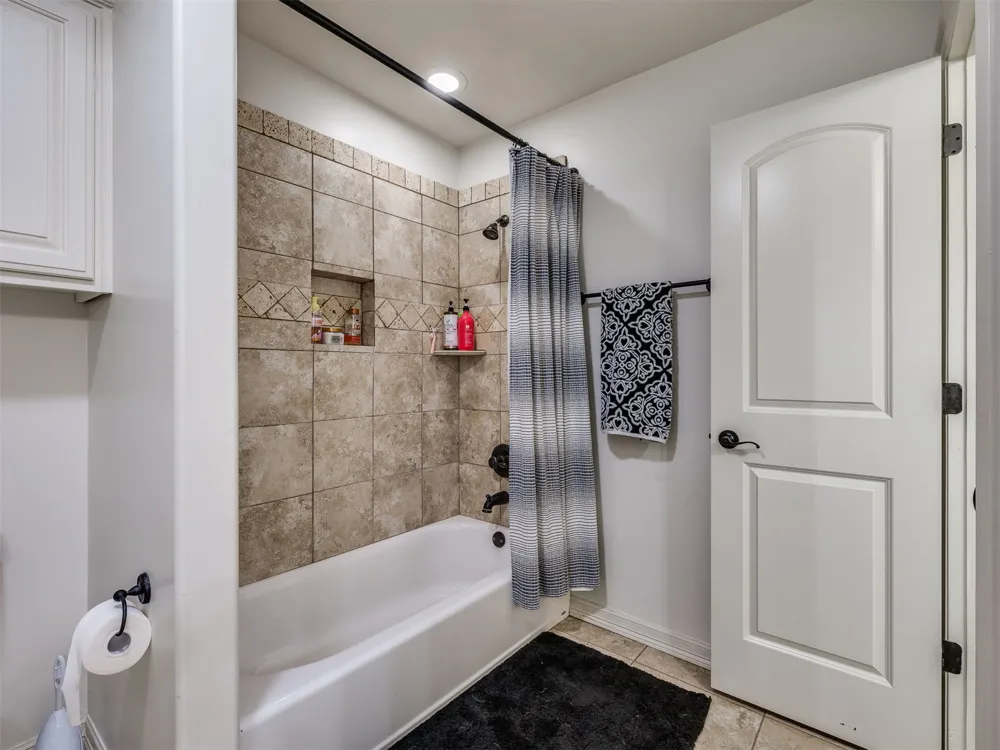 18544 E Crooked Oak Drive Owasso, OK 74055