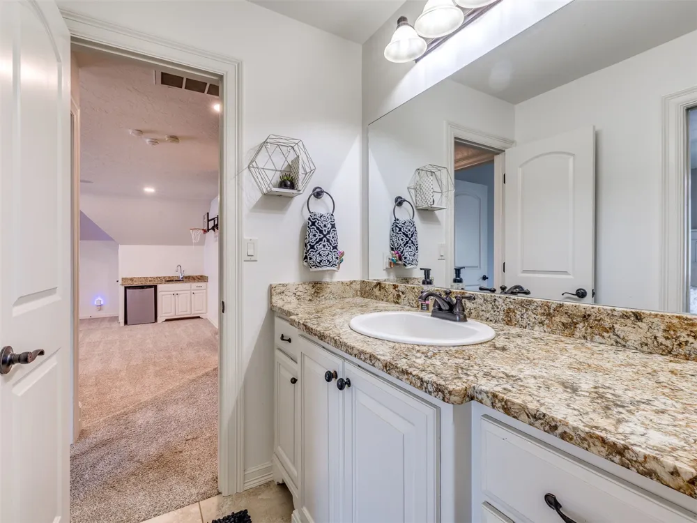 18544 E Crooked Oak Drive Owasso, OK 74055