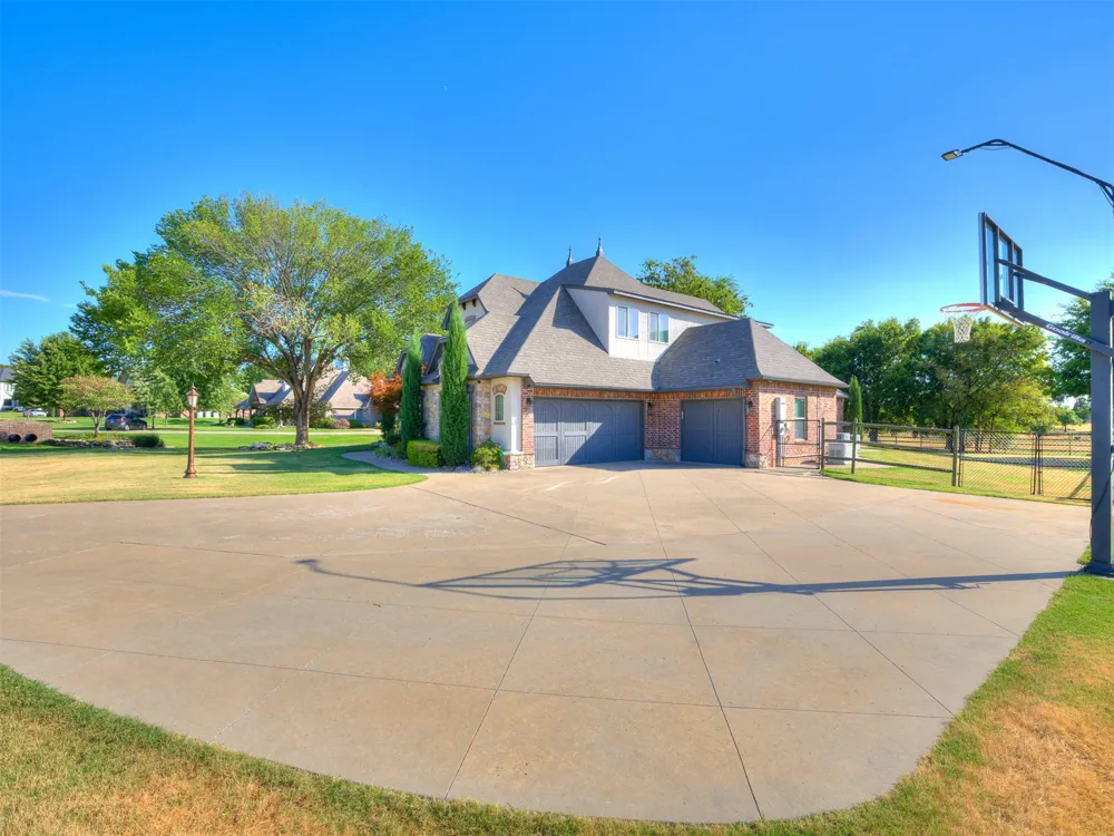 18544 E Crooked Oak Drive Owasso, OK 74055
