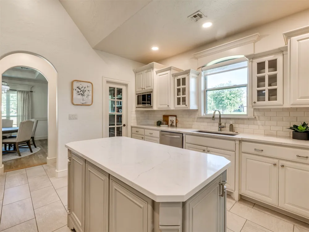 18544 E Crooked Oak Drive Owasso, OK 74055